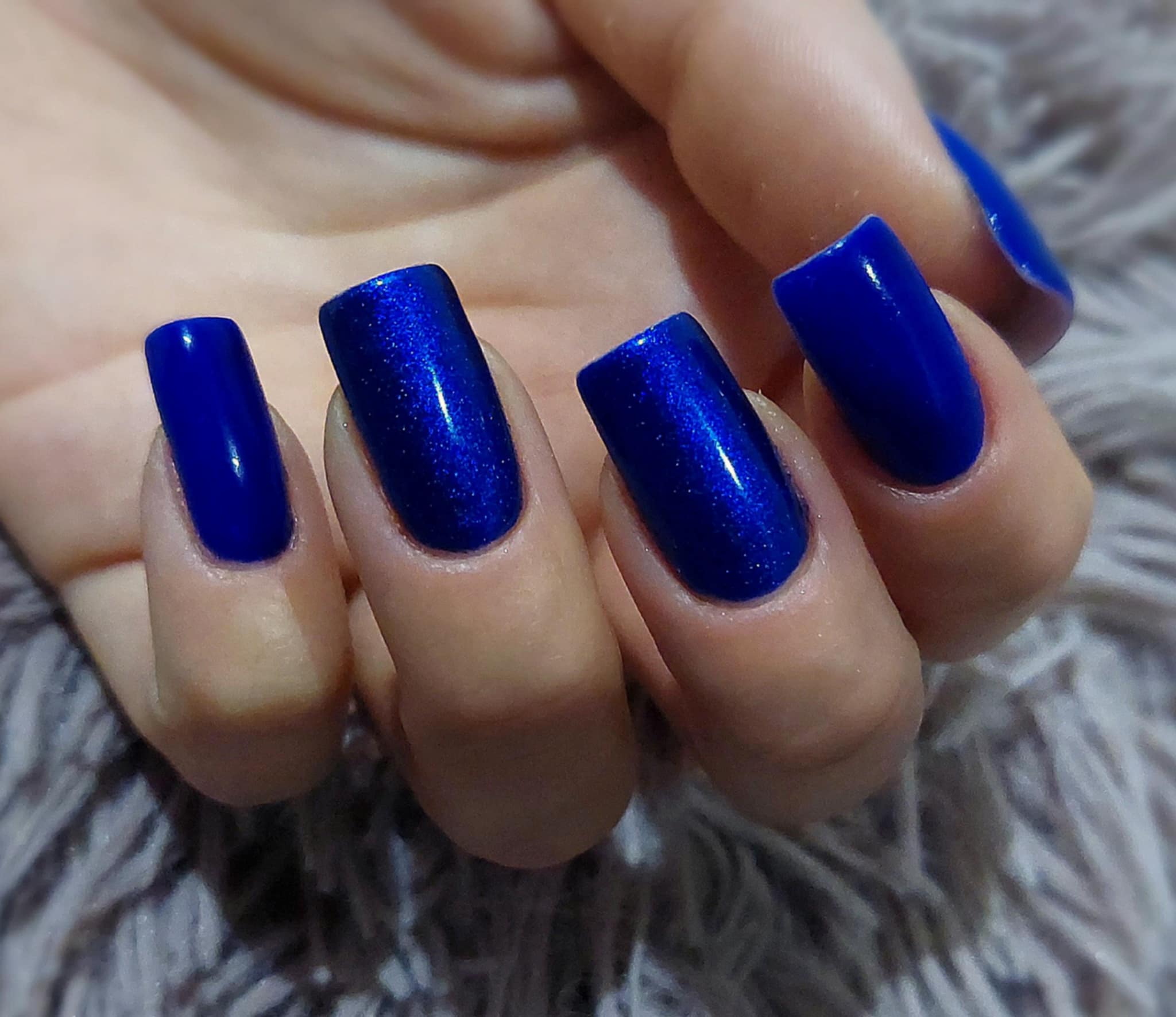 Manicure w neutralnych barwach