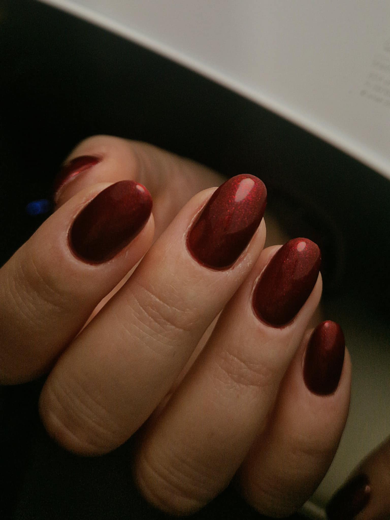 Manicure w neutralnych barwach