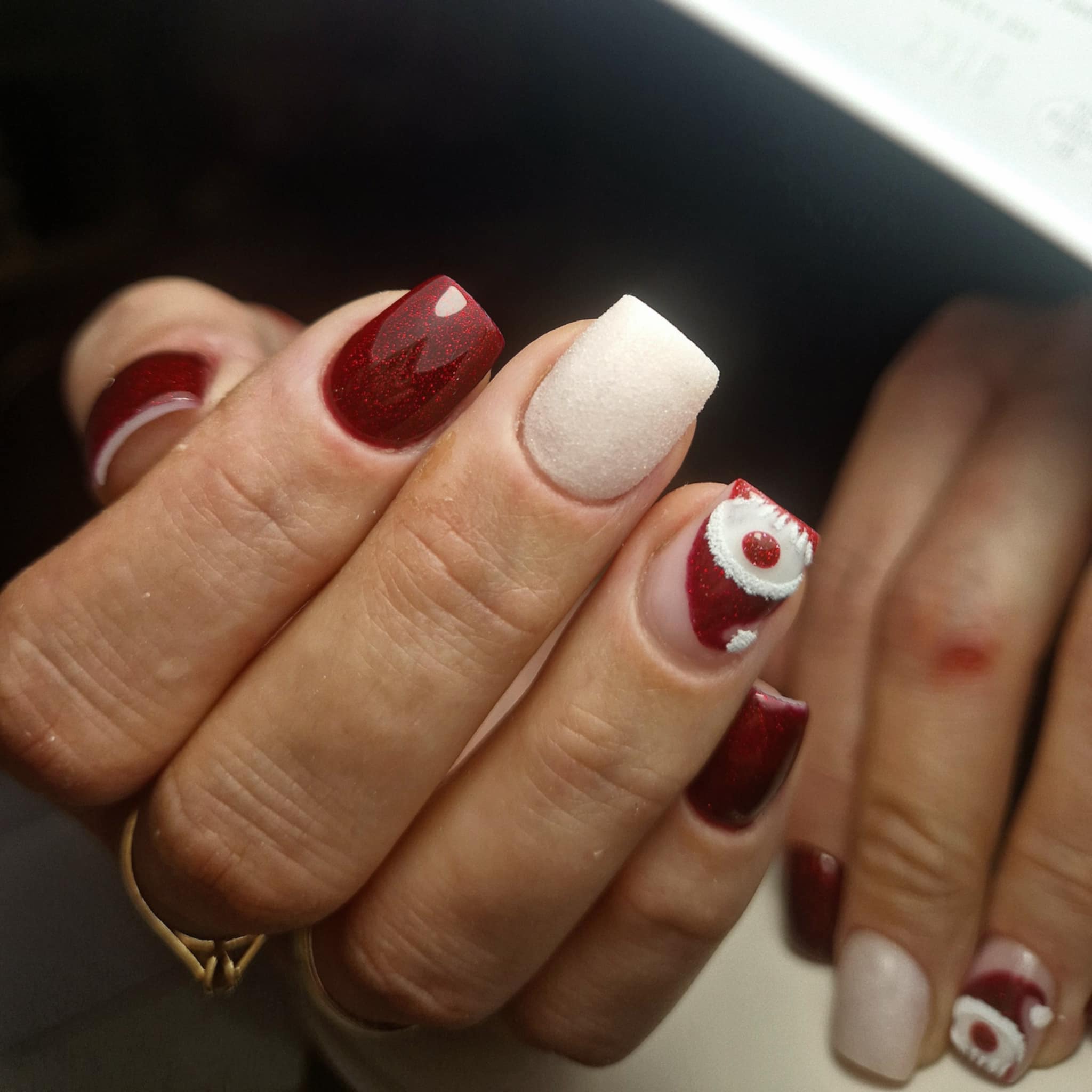 Manicure w neutralnych barwach